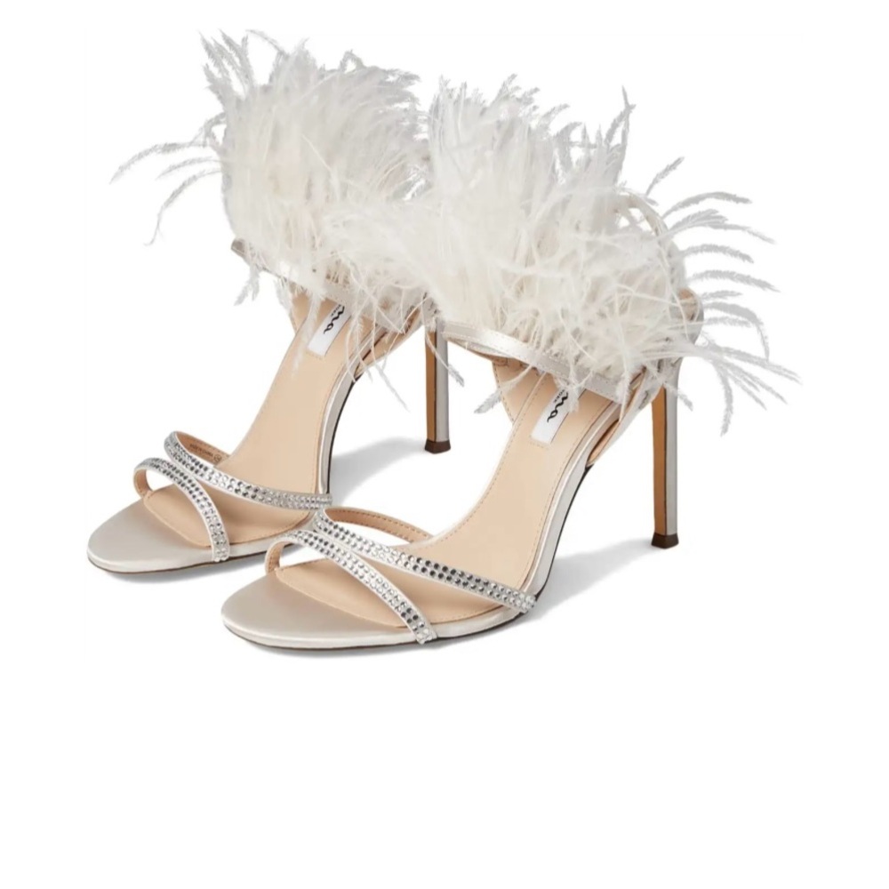 NEW NEVER WORN Nina Dalva Heels